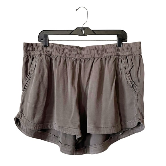 Maurices Shorts Women's Plus Size 20W Olive Rayon Pockets Pull On Elastic Waist - Picture 1 of 6